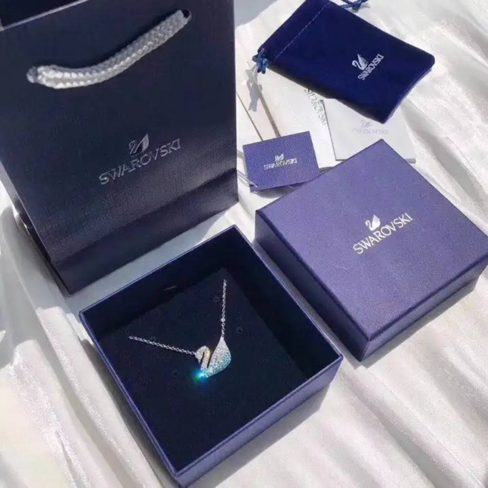 Swarovski Frozen-themed blue gradient swan necklace